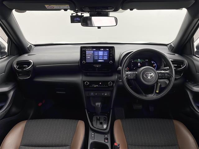 ヤリスクロス Ｚ　アドベンチャー　純正ディスプレイオーディオ／ＡＭ／ＦＭ／ＵＳＢ／ＢＴ／Ｍｉｒａｃａｓｔ／前後ドライブレコーダー／ハーフレザーシート／前席シートヒーター／運転席パワーシート／革巻きステアリング／ステアヒーター（42枚目）