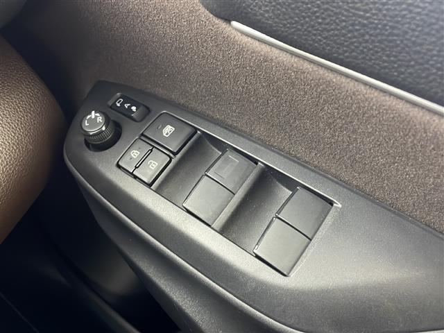 ヤリスクロス ハイブリッドZ 禁煙車 純正ナビ Bluetooth/AppleCarplay バックカメラ ブラインドスポットモニター 前後ドライブレコーダー オートブレーキホールド オートLEDヘッドライト シートヒーター(19枚目)