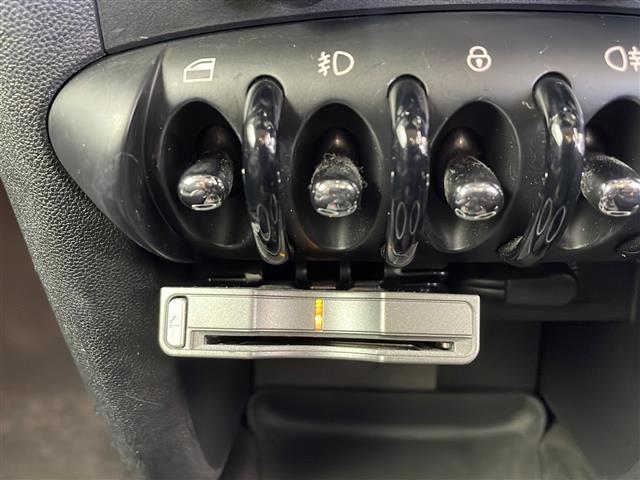 MINI クーパーS クラブマン カロッツェリアHDDナビ CD 地デジ ワンオーナー パドルシフト MTモード付AT ETC 電動格納ミラー 革巻きステアリング ハーフレザーシート プッシュスタート HIDヘッドライト(9枚目)