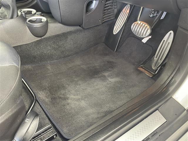 MINI クーパーS クラブマン カロッツェリアHDDナビ CD 地デジ ワンオーナー パドルシフト MTモード付AT ETC 電動格納ミラー 革巻きステアリング ハーフレザーシート プッシュスタート HIDヘッドライト(18枚目)