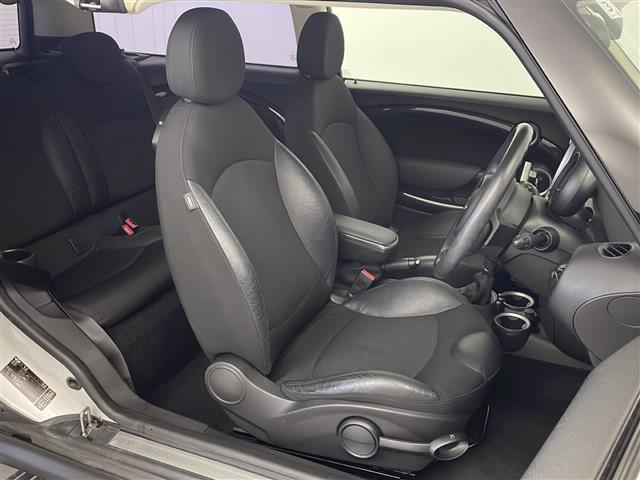 MINI クーパーS クラブマン カロッツェリアHDDナビ CD 地デジ ワンオーナー パドルシフト MTモード付AT ETC 電動格納ミラー 革巻きステアリング ハーフレザーシート プッシュスタート HIDヘッドライト(19枚目)