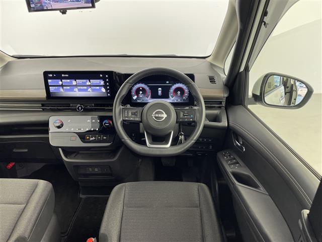 セレナ ハイウェイスターV 純正ナビ 後席専用モニター 両側パワースライドドア アラウンドビューモニター インテリジェントルームミラー ワイヤレス充電 プロパイロット フルセグTV ブルートゥース ETC2.0 スペアキー(11枚目)