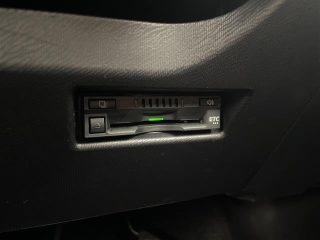 アクア Ｇ　ＧＲスポーツ・１７インチパッケージ　／純正ナビ　／ＣＤ　ＤＶＤ　ＢＴ　ＳＤ　フルセグＴＶ　／バックカメラ　／クルーズコントロール　／純正エアロ　／純正１７インチＡＷ　／レーンキープアシスト／ハーフレザーシート／前後ドラレコ（7枚目）