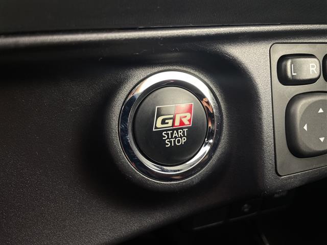 アクア Ｇ　ＧＲスポーツ・１７インチパッケージ　／純正ナビ　／ＣＤ　ＤＶＤ　ＢＴ　ＳＤ　フルセグＴＶ　／バックカメラ　／クルーズコントロール　／純正エアロ　／純正１７インチＡＷ　／レーンキープアシスト／ハーフレザーシート／前後ドラレコ（8枚目）