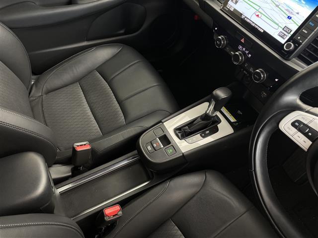 フィット e:HEVリュクス 純正9インチナビ/CD DVD BT SD FM AM/フルセグTV/バックカメラ/ホンダセンシング/アダプティブクルーズコントロール/衝突被害軽減システム/スペアキー/ハーフレザーシート(8枚目)