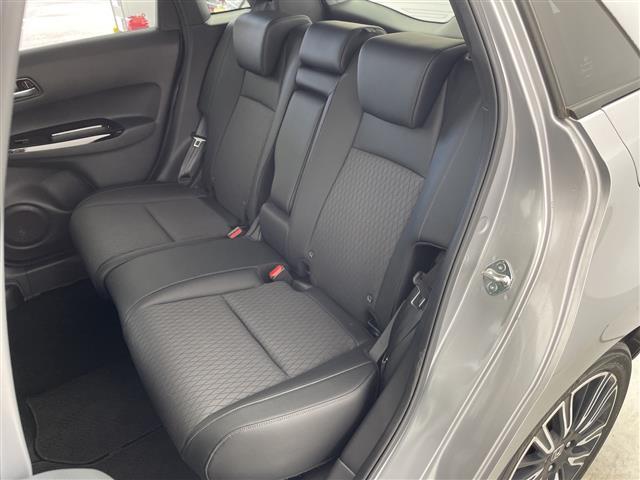 フィット e:HEVリュクス 純正9インチナビ/CD DVD BT SD FM AM/フルセグTV/バックカメラ/ホンダセンシング/アダプティブクルーズコントロール/衝突被害軽減システム/スペアキー/ハーフレザーシート(12枚目)