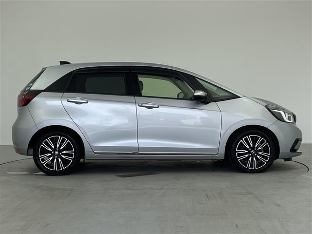 フィット e:HEVリュクス 純正9インチナビ/CD DVD BT SD FM AM/フルセグTV/バックカメラ/ホンダセンシング/アダプティブクルーズコントロール/衝突被害軽減システム/スペアキー/ハーフレザーシート(18枚目)