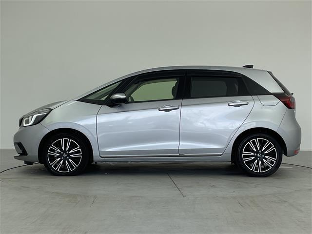 フィット e:HEVリュクス 純正9インチナビ/CD DVD BT SD FM AM/フルセグTV/バックカメラ/ホンダセンシング/アダプティブクルーズコントロール/衝突被害軽減システム/スペアキー/ハーフレザーシート(19枚目)