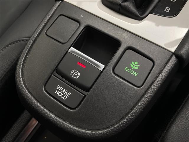 フィット e:HEVリュクス 純正9インチナビ/CD DVD BT SD FM AM/フルセグTV/バックカメラ/ホンダセンシング/アダプティブクルーズコントロール/衝突被害軽減システム/スペアキー/ハーフレザーシート(22枚目)