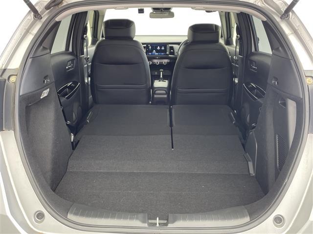 フィット e:HEVリュクス 純正9インチナビ/CD DVD BT SD FM AM/フルセグTV/バックカメラ/ホンダセンシング/アダプティブクルーズコントロール/衝突被害軽減システム/スペアキー/ハーフレザーシート(35枚目)