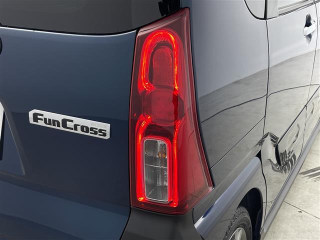 タント ファンクロスターボ　両側パワースライドドア　ルーフレール　ＥＴＣ　スマートアシスト　衝突回避支援ブレーキ　誤発進抑制　車線逸脱抑制　アイドリングストップ　オートハイビーム　ＬＥＤヘッド　純正フロアマット　スペキー　保証書（36枚目）