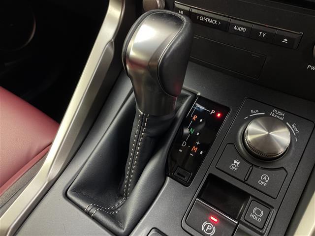 ＮＸ ＮＸ３００　Ｉパッケージ　禁煙車／純正１０．３型ナビ／フルセグＴＶ／パノラミックビュー／ＥＴＣ２．０／デジタルミラー／合皮シート／前席パワーシート・ヒーター／パワーバックドア／純正ＯＰ１８インチアルミ／純正マット／純正バイザー（17枚目）