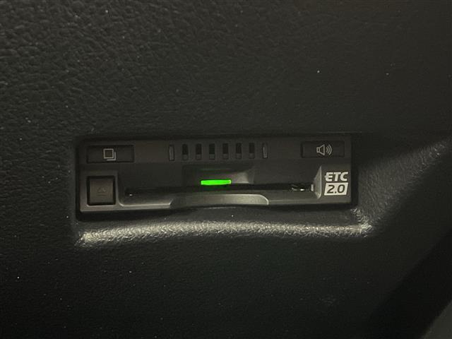 シエンタ Ｇ　クエロ　純正ナビ（ＮＳＺＴ－Ｗ６８Ｔ）　パノラミックビューモニター　フルセグＴＶ　両側パワースライドドア　ハーフレザーシート　純正フロアマット　トヨタセーフティセンス　ＬＥＤヘッド　オートライト　ＥＴＣ２．０（3枚目）