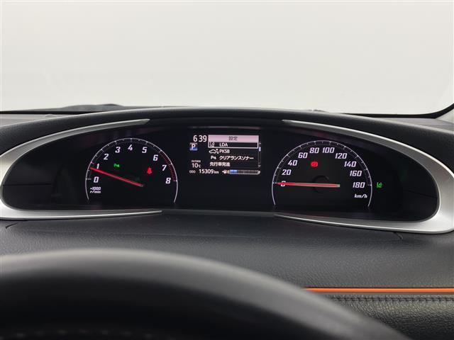 シエンタ Ｇ　クエロ　純正ナビ（ＮＳＺＴ－Ｗ６８Ｔ）　パノラミックビューモニター　フルセグＴＶ　両側パワースライドドア　ハーフレザーシート　純正フロアマット　トヨタセーフティセンス　ＬＥＤヘッド　オートライト　ＥＴＣ２．０（7枚目）