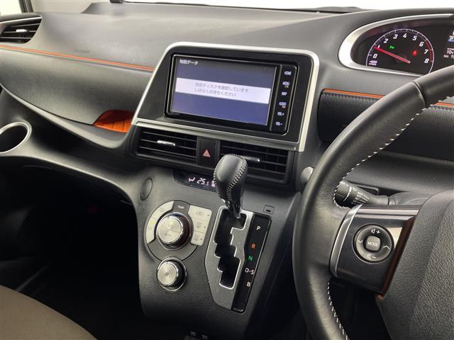 シエンタ Ｇ　クエロ　純正ナビ（ＮＳＺＴ－Ｗ６８Ｔ）　パノラミックビューモニター　フルセグＴＶ　両側パワースライドドア　ハーフレザーシート　純正フロアマット　トヨタセーフティセンス　ＬＥＤヘッド　オートライト　ＥＴＣ２．０（15枚目）