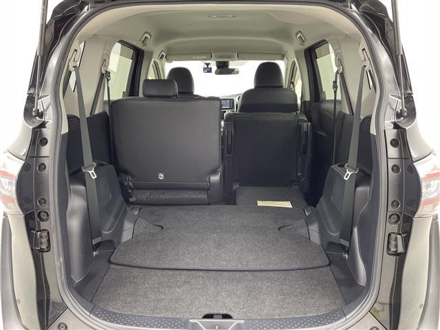 シエンタ Ｇ　クエロ　純正ナビ（ＮＳＺＴ－Ｗ６８Ｔ）　パノラミックビューモニター　フルセグＴＶ　両側パワースライドドア　ハーフレザーシート　純正フロアマット　トヨタセーフティセンス　ＬＥＤヘッド　オートライト　ＥＴＣ２．０（28枚目）