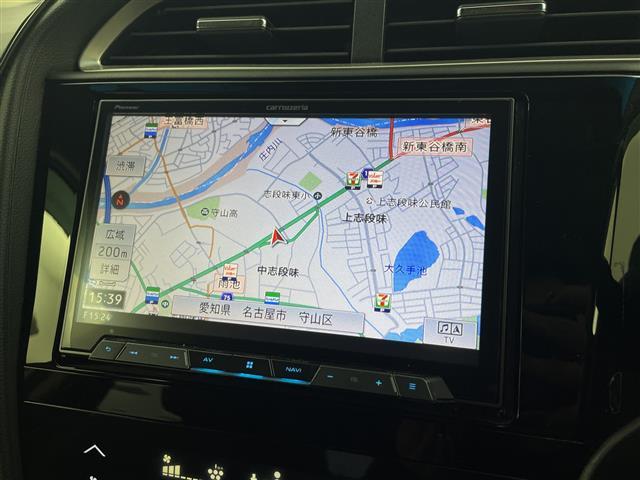 シャトル ハイブリッドＸスタイルエディション　ＣＡＲＲＯＺＺＥＲＩＡ製８インチナビ　Ｂｌｕｅｔｏｏｔｈ　フルセグＴＶ　ＣＤ　ＤＶＤ　衝突被害軽減ブレーキ　コーナーセンサー　横滑り防止装置　クルーズコントロール　前後ドラレコ　ＬＥＤオートライト（4枚目）