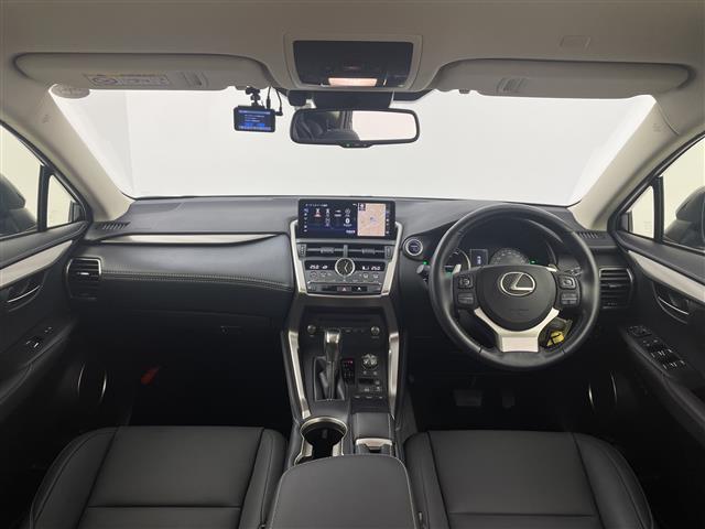 ＮＸ ＮＸ３００ｈ　Ｉパッケージ　純正１０．３インチナビ　パノラミックビューモニター　フルセグＴＶ　合皮シート　前席パワーシート　純正フロアマット　パドルシフト　レクサスセーフティシステム＋　純正１８インチＡＷ　保証書　スペアキー（2枚目）