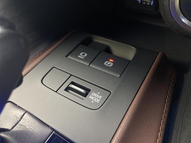 ハリアー Ｚ　レザーパッケージ　純正１２．３インチナビ　ＪＢＬ　パノラミックビューモニター　本革シート　フルセグＴＶ　ブルートゥース　ＣａｒＰｌａｙ　ＥＴＣ２．０　純正フロアマット　デジタルインナーミラー（録画機能付）　スペアキー（30枚目）