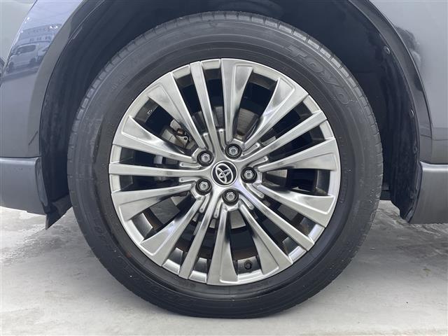 ハリアー Ｚ　レザーパッケージ　純正１２．３インチナビ　ＪＢＬ　パノラミックビューモニター　本革シート　フルセグＴＶ　ブルートゥース　ＣａｒＰｌａｙ　ＥＴＣ２．０　純正フロアマット　デジタルインナーミラー（録画機能付）　スペアキー（40枚目）