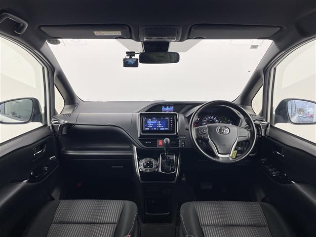 ヴォクシー ＺＳ　煌ＩＩ　純正ナビ（ＮＳＺＴ－Ｗ６８Ｔ）　バックカメラ　フルセグＴＶ　ブルートゥース　両側パワースライドドア　トヨタセーフティセンス　ＬＥＤヘッドライト　ＥＴＣ　前後ドラレコ　クルーズコントロール　スペアキー（2枚目）