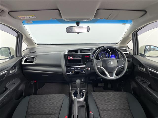 フィット １３Ｇ・Ｆパッケージ　禁煙車　プッシュスタート　オートエアコン　カロッツェリアＣＤ／チューナー（ＤＥＨ－３８０）　ＬＥＤドアミラーウィンカー　プラズマクラスター　ＤＣ１２Ｖ（2枚目）