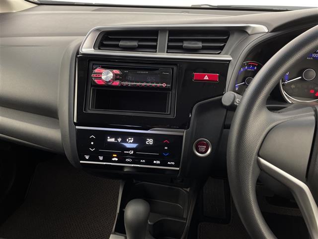 フィット １３Ｇ・Ｆパッケージ　禁煙車　プッシュスタート　オートエアコン　カロッツェリアＣＤ／チューナー（ＤＥＨ－３８０）　ＬＥＤドアミラーウィンカー　プラズマクラスター　ＤＣ１２Ｖ（5枚目）