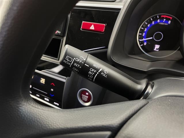 フィット １３Ｇ・Ｆパッケージ　禁煙車　プッシュスタート　オートエアコン　カロッツェリアＣＤ／チューナー（ＤＥＨ－３８０）　ＬＥＤドアミラーウィンカー　プラズマクラスター　ＤＣ１２Ｖ（10枚目）