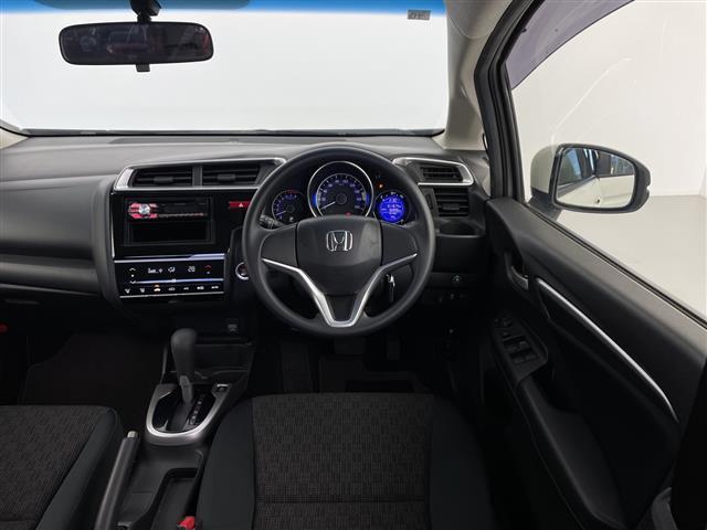 フィット １３Ｇ・Ｆパッケージ　禁煙車　プッシュスタート　オートエアコン　カロッツェリアＣＤ／チューナー（ＤＥＨ－３８０）　ＬＥＤドアミラーウィンカー　プラズマクラスター　ＤＣ１２Ｖ（15枚目）