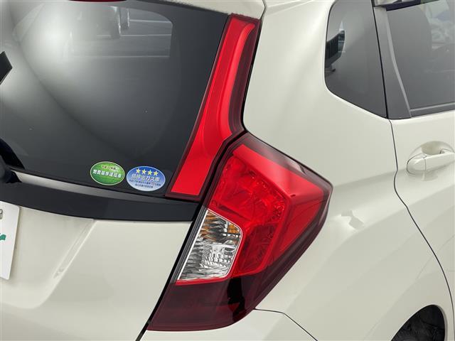 フィット １３Ｇ・Ｆパッケージ　禁煙車　プッシュスタート　オートエアコン　カロッツェリアＣＤ／チューナー（ＤＥＨ－３８０）　ＬＥＤドアミラーウィンカー　プラズマクラスター　ＤＣ１２Ｖ（33枚目）