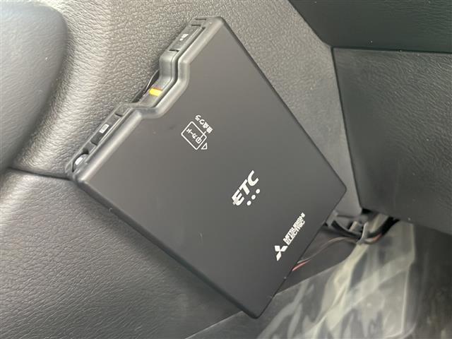 キックス Ｘ　／ワンオーナー／プロパイロット／メモリナビ／フルセグ／ＣＤ／ＤＶＤ／ＳＤ／ＵＳＢ／ＢＴ／ｉｐｏｄ／ＦＭ／ＡＭ／バックカメラ／純正１７インチＡＷ／ルーフレール／プッシュスタート／革巻ステアリング（5枚目）