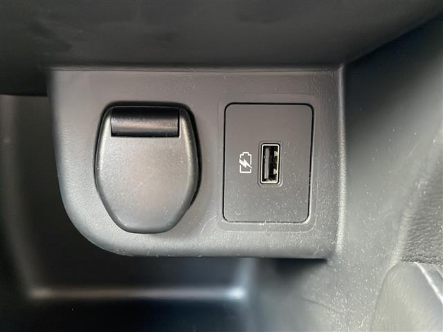 キックス Ｘ　／ワンオーナー／プロパイロット／メモリナビ／フルセグ／ＣＤ／ＤＶＤ／ＳＤ／ＵＳＢ／ＢＴ／ｉｐｏｄ／ＦＭ／ＡＭ／バックカメラ／純正１７インチＡＷ／ルーフレール／プッシュスタート／革巻ステアリング（25枚目）