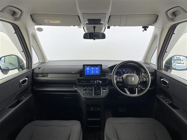 ステップワゴン エアー　純正８インチワイドナビ　フルセグＴＶ　ＣＤ　ＤＶＤ　ＵＳＢ　Ｂｌｕｅｔｏｏｔｈ　バックカメラ　両側パワースライドドア　ホンダセンシング　衝突軽減ブレーキ　誤発進抑制機能　路外逸脱抑制機能　追従クルコン（2枚目）