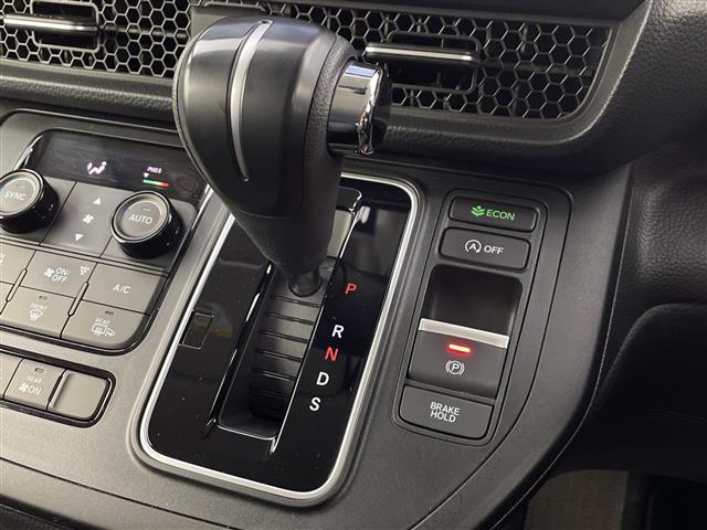 ステップワゴン エアー　純正８インチワイドナビ　フルセグＴＶ　ＣＤ　ＤＶＤ　ＵＳＢ　Ｂｌｕｅｔｏｏｔｈ　バックカメラ　両側パワースライドドア　ホンダセンシング　衝突軽減ブレーキ　誤発進抑制機能　路外逸脱抑制機能　追従クルコン（11枚目）