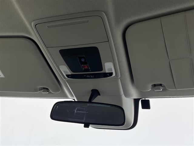 ステップワゴン エアー　純正８インチワイドナビ　フルセグＴＶ　ＣＤ　ＤＶＤ　ＵＳＢ　Ｂｌｕｅｔｏｏｔｈ　バックカメラ　両側パワースライドドア　ホンダセンシング　衝突軽減ブレーキ　誤発進抑制機能　路外逸脱抑制機能　追従クルコン（19枚目）