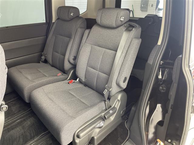 ステップワゴン エアー　純正８インチワイドナビ　フルセグＴＶ　ＣＤ　ＤＶＤ　ＵＳＢ　Ｂｌｕｅｔｏｏｔｈ　バックカメラ　両側パワースライドドア　ホンダセンシング　衝突軽減ブレーキ　誤発進抑制機能　路外逸脱抑制機能　追従クルコン（26枚目）