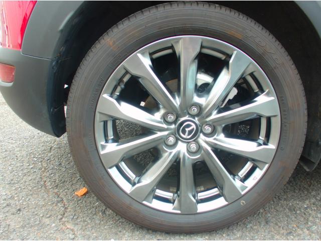 スタイリッシュな純正アルミホイール付き！