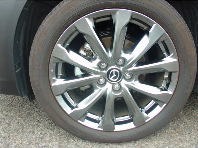 スタイリッシュな純正アルミホイール付き！