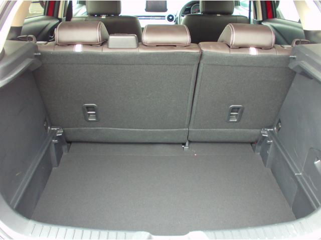 荷室の深さも調整可能