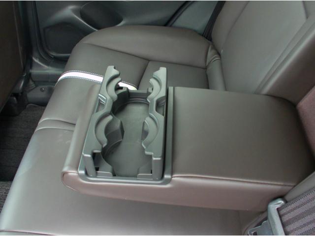 カップホルダーはここにもあります。