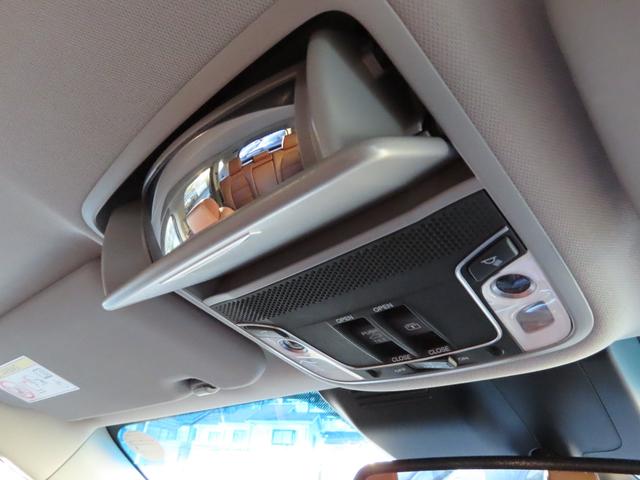 ���[�t���ɂ̓T���O���X�z���_�[�𑕔�