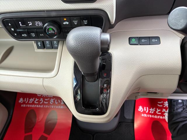 発進時や後退時に必ず操作するレバーです。操作のしやすさが肝になってきます。ぜひ一度体感してください。