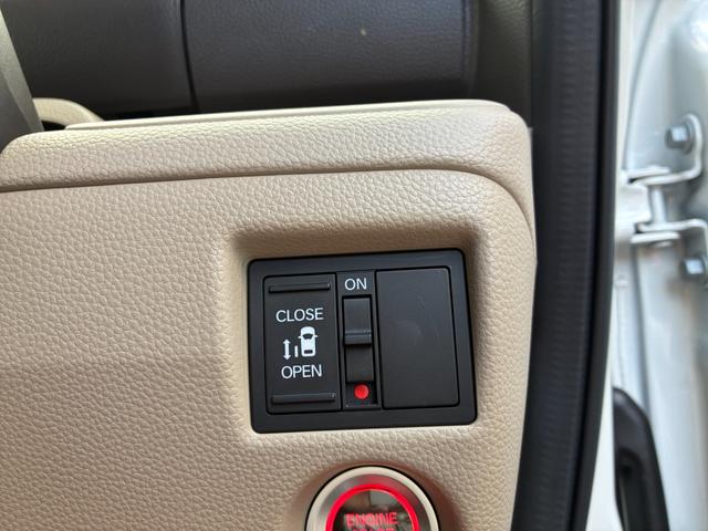 開け閉めラクラク電動スライドドア♪荷物が多いときなど大変助かりますね!