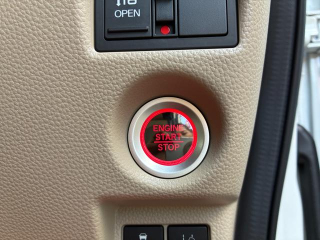 エンジン始動も楽チンです。イチイチ鍵を出す手間も無くなりますよ。