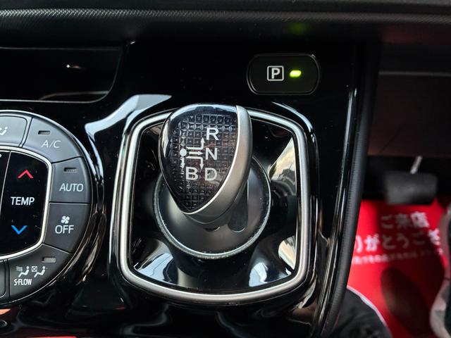 ノア ハイブリッドＳｉ　ダブルバイビーＩＩ　ドライブレコーダー　バックカメラ　ナビ　ＴＶ　クリアランスソナー　オートクルーズコントロール　レーンアシスト　衝突被害軽減システム　両側電動スライドドア　オートマチックハイビーム　オートライト（10枚目）