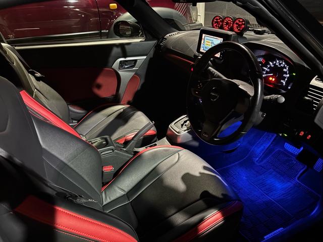 コペン ローブ S ナビ/フルセグTV/Bluetooth/バックカメラ/社外マフラー/ビルシュタイン足廻り/MOMOステアリング/純正レカロシート+レザーシートカバー/オプション2トンカラー/本土車(5枚目)