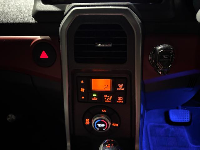 コペン ローブ S ナビ/フルセグTV/Bluetooth/バックカメラ/社外マフラー/ビルシュタイン足廻り/MOMOステアリング/純正レカロシート+レザーシートカバー/オプション2トンカラー/本土車(9枚目)