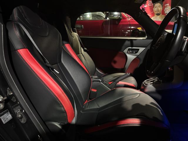 コペン ローブ S ナビ/フルセグTV/Bluetooth/バックカメラ/社外マフラー/ビルシュタイン足廻り/MOMOステアリング/純正レカロシート+レザーシートカバー/オプション2トンカラー/本土車(12枚目)