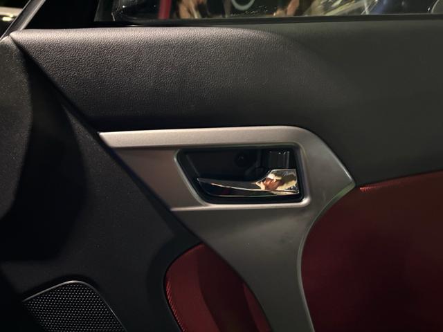 コペン ローブ S ナビ/フルセグTV/Bluetooth/バックカメラ/社外マフラー/ビルシュタイン足廻り/MOMOステアリング/純正レカロシート+レザーシートカバー/オプション2トンカラー/本土車(16枚目)