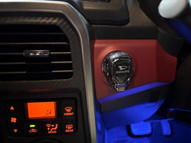 コペン ローブ S ナビ/フルセグTV/Bluetooth/バックカメラ/社外マフラー/ビルシュタイン足廻り/MOMOステアリング/純正レカロシート+レザーシートカバー/オプション2トンカラー/本土車(17枚目)